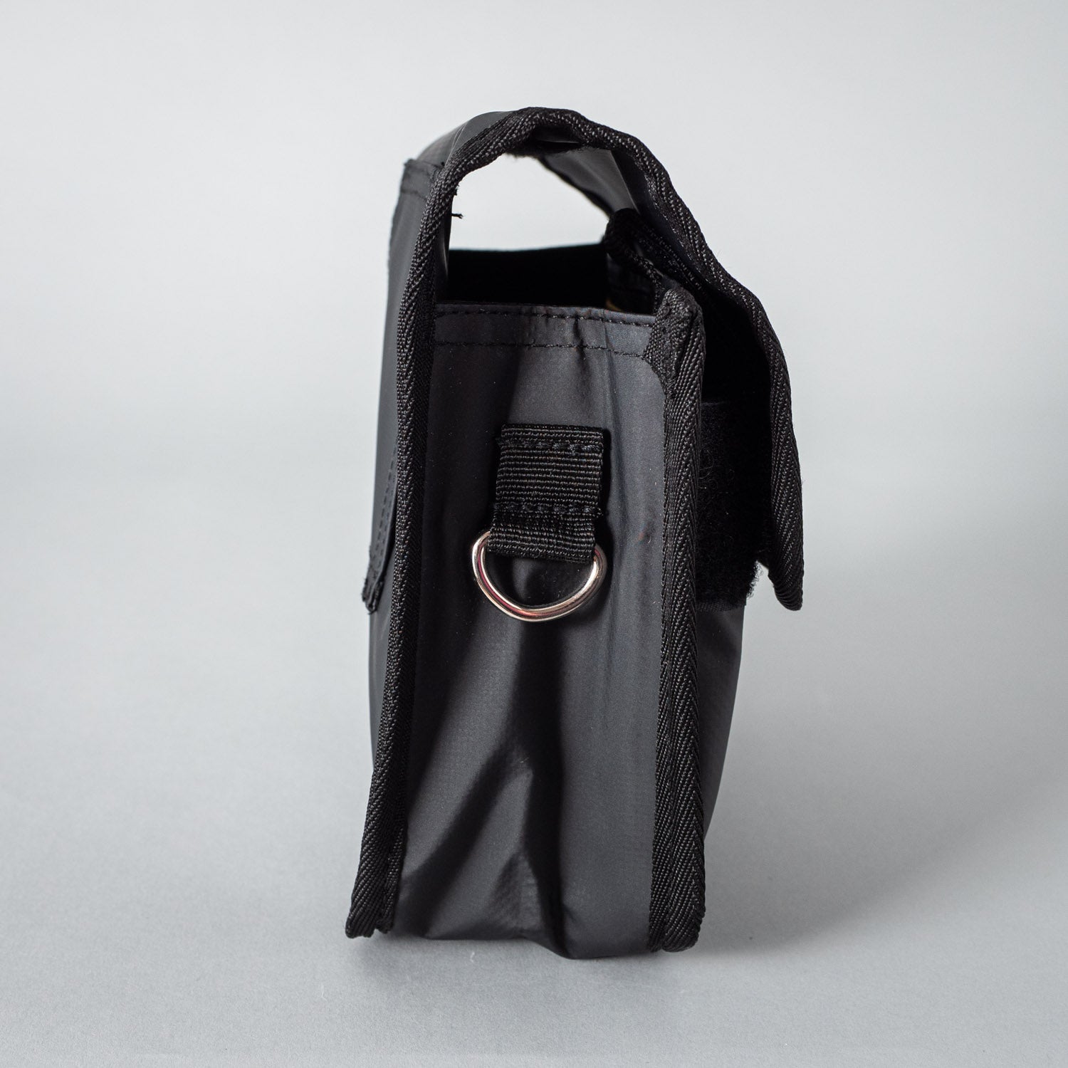 Gürteltasche Adam von Bestboy, aus robustem Material, mit verstellbarem Gürtel, perfekt für unterwegs, modernem Design.