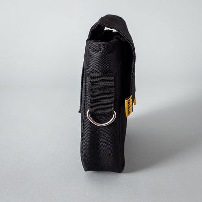 Gürteltasche Little Joe von Bestboy, schwarze Ledertasche mit verstellbarem Gürtel und praktischem Design, auf weißem Hintergrund.