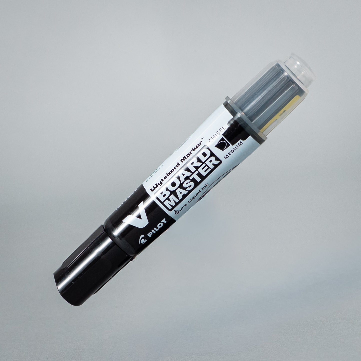 Klappenstift Pilot V-Board Master mit grauem Griff und robustem Design, ideal für Schreib- und Zeichenanwendungen