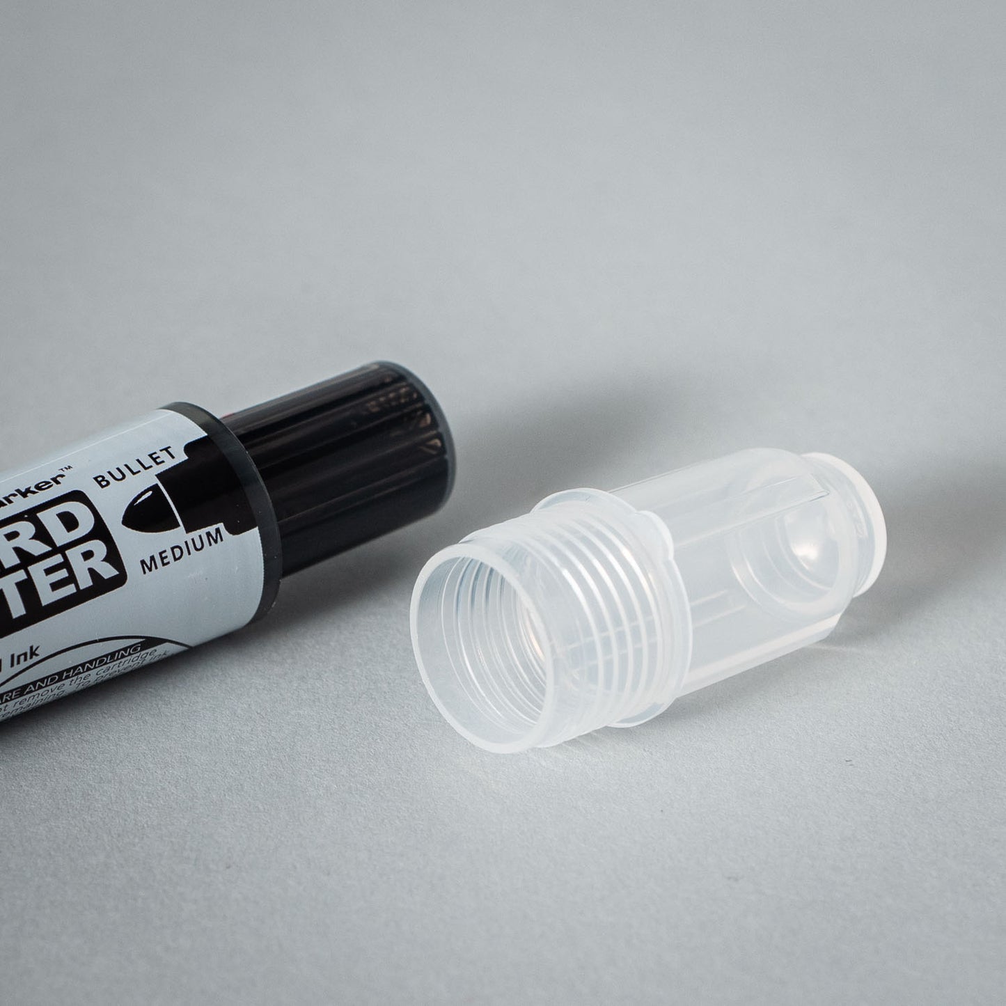 Pilot V-Board Master Klappenstift, vielseitiger Whiteboard-Marker mit Clip und feiner Spitze, ideal für Präsentationen und Notizen