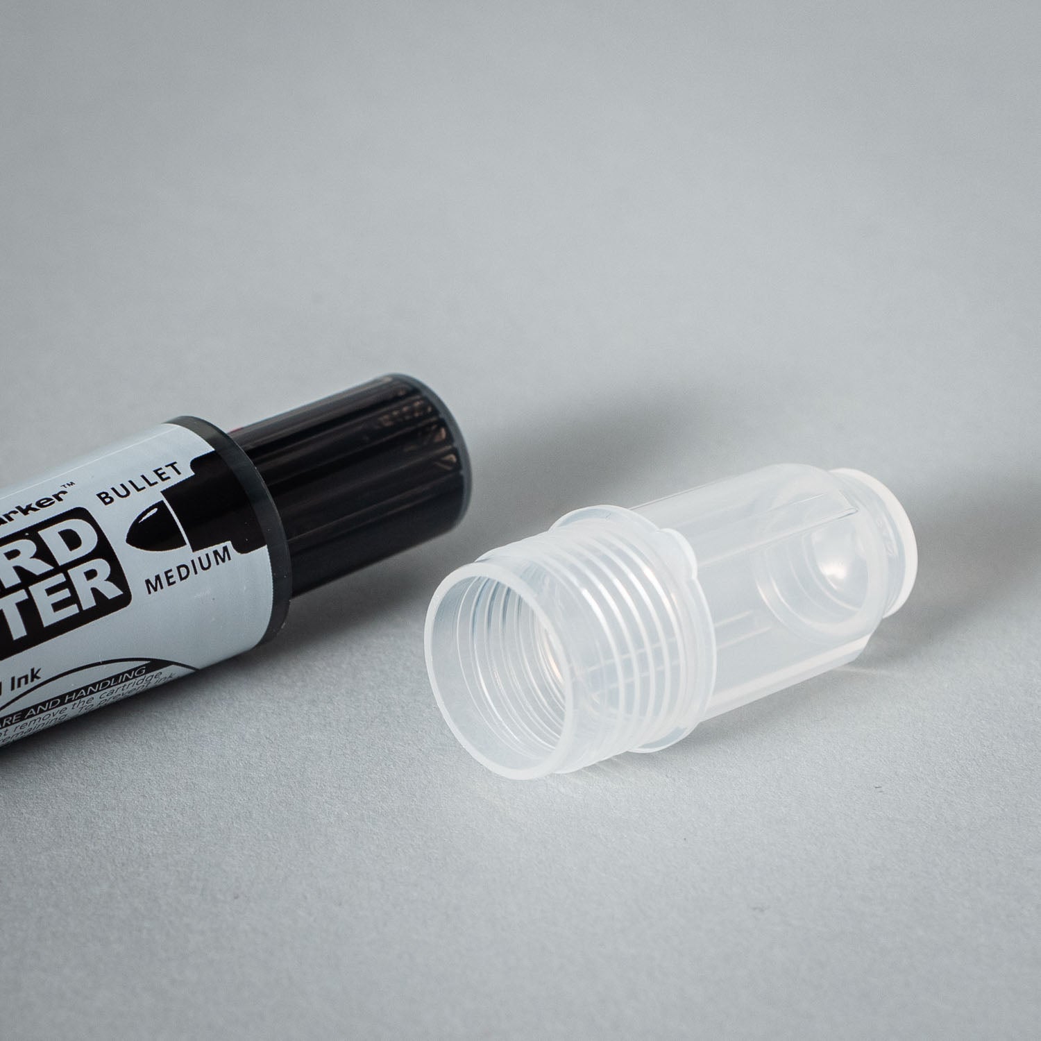 Pilot V-Board Master Klappenstift, vielseitiger Whiteboard-Marker mit Clip und feiner Spitze, ideal für Präsentationen und Notizen