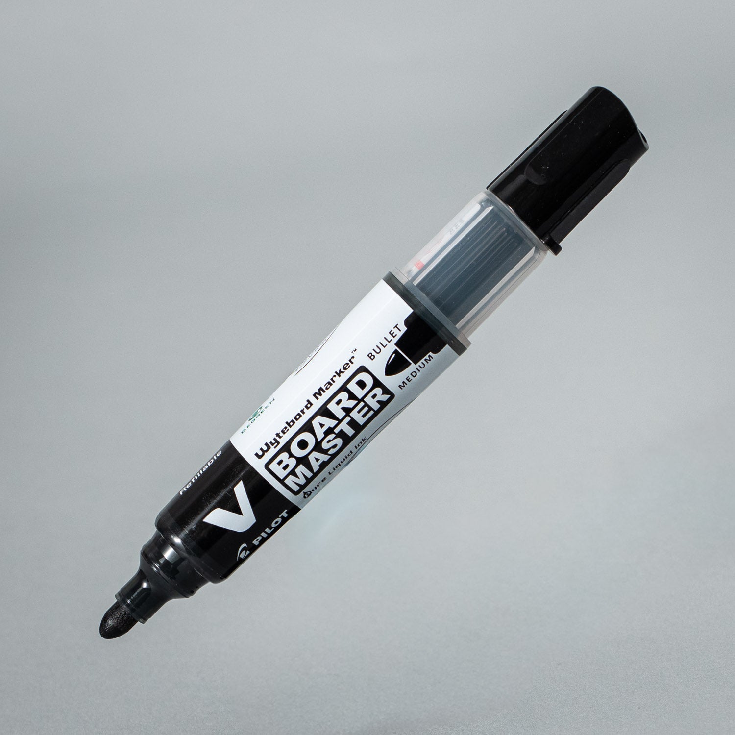 Klappenstift Pilot V-Board Master, schwarzer Markierstift für Whiteboards, feine Spitze, langlebiger Kugelschreiber