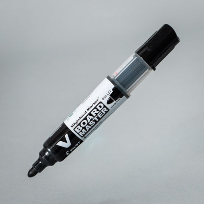 Klappenstift Pilot V-Board Master, schwarzer Markierstift für Whiteboards, feine Spitze, langlebiger Kugelschreiber