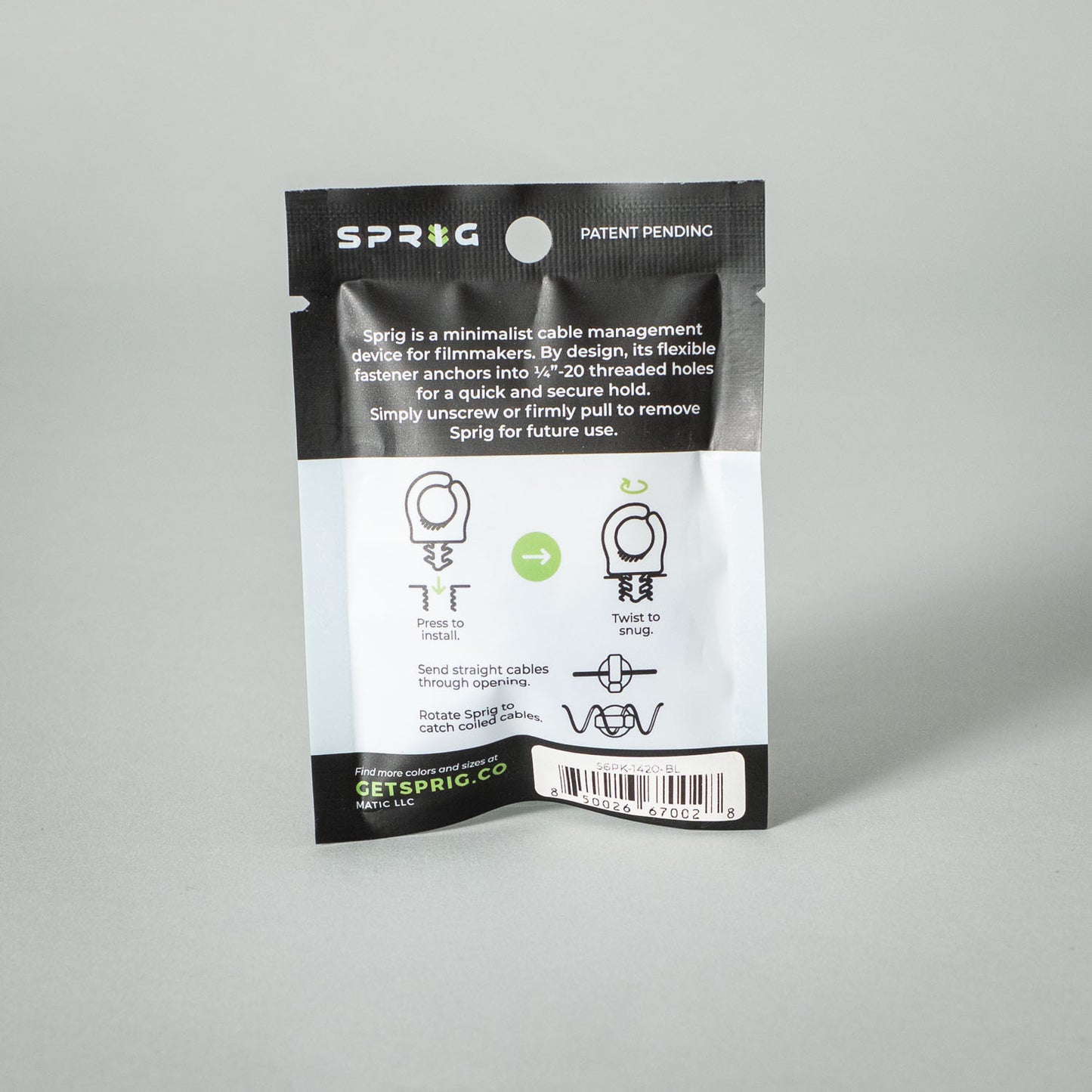Flexible Kabelclips von setbedarf, grüne Kunststoff-Clips zur kabelführung und Organisation auf dem Schreibtisch.