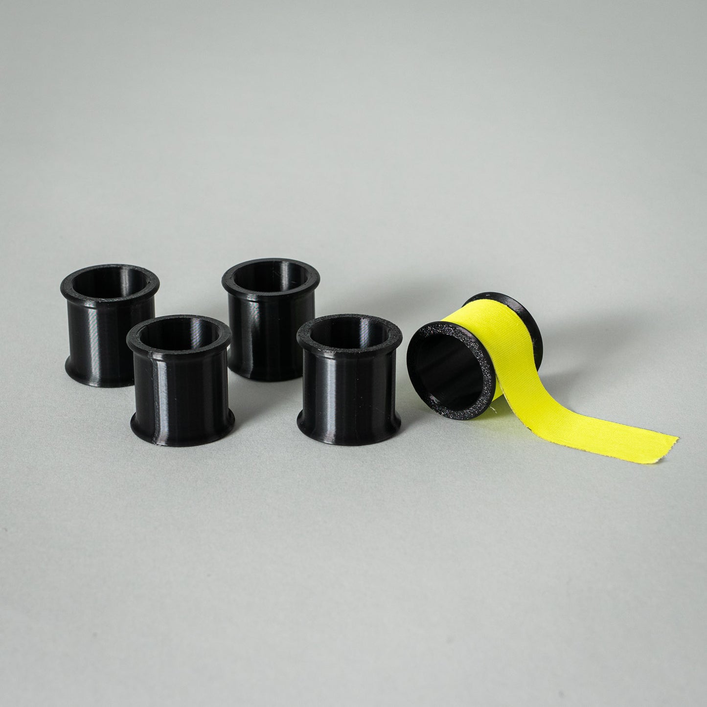 Rolle Klebeband für 25 mm Breite von setbedarf, praktische Verpackungs- oder Bastelband, auf weißem Hintergrund.