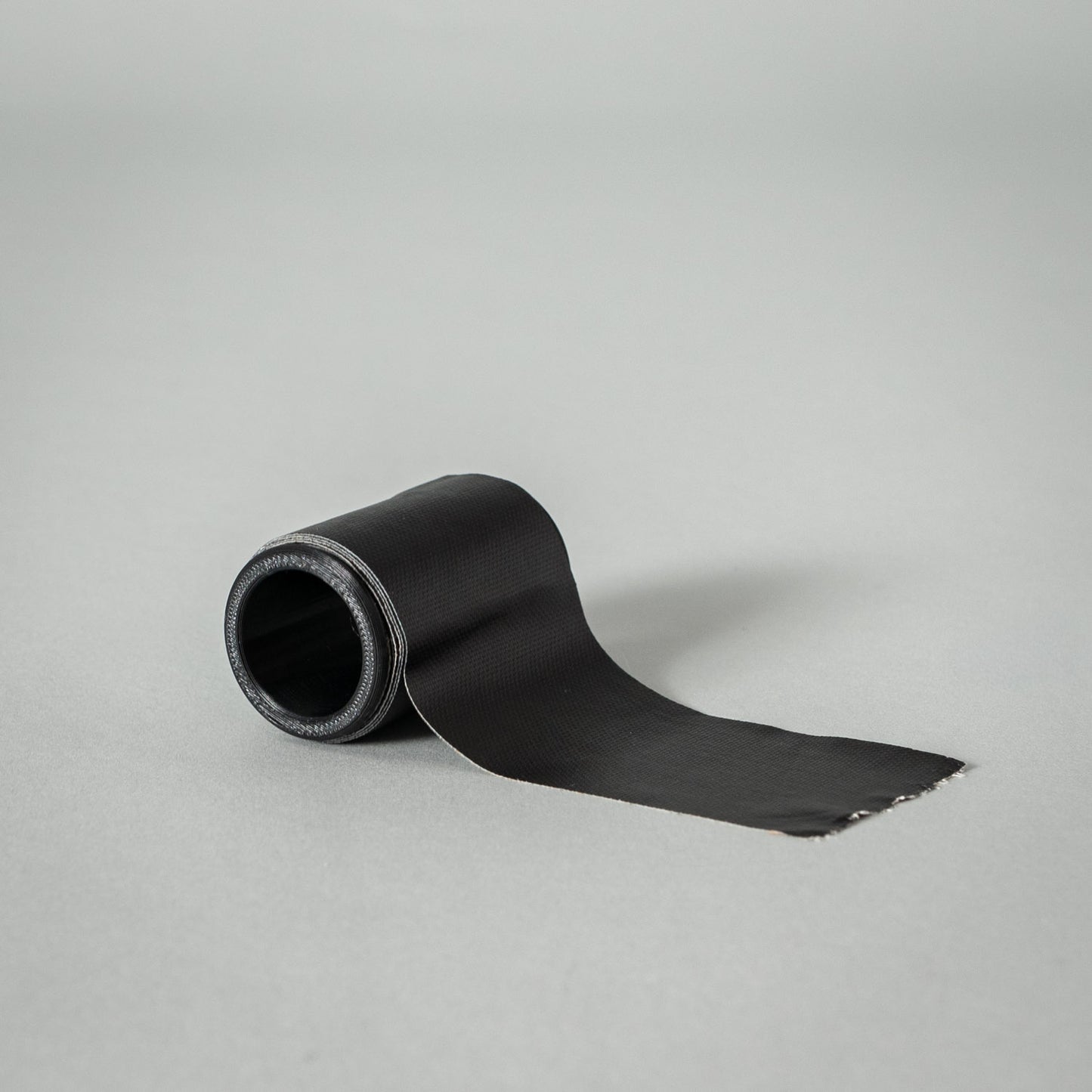 Klebebandrolle für 50 mm Breite von setbedarf, stabile Verpackungsbandrolle auf Rolle, ideal für Versand und Verpackung.