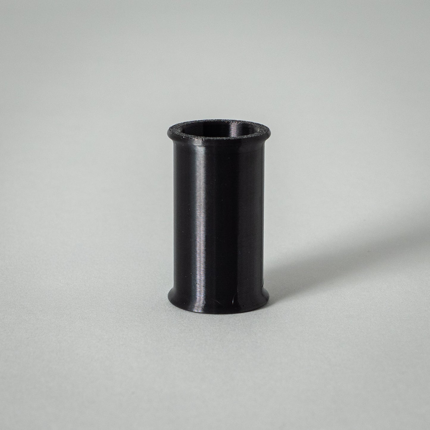 Rolle Klebeband für 50mm Breite von setbedarf, flexible Verpackungs- oder Bastelband, auf Spule gewickelt, in Nahaufnahme