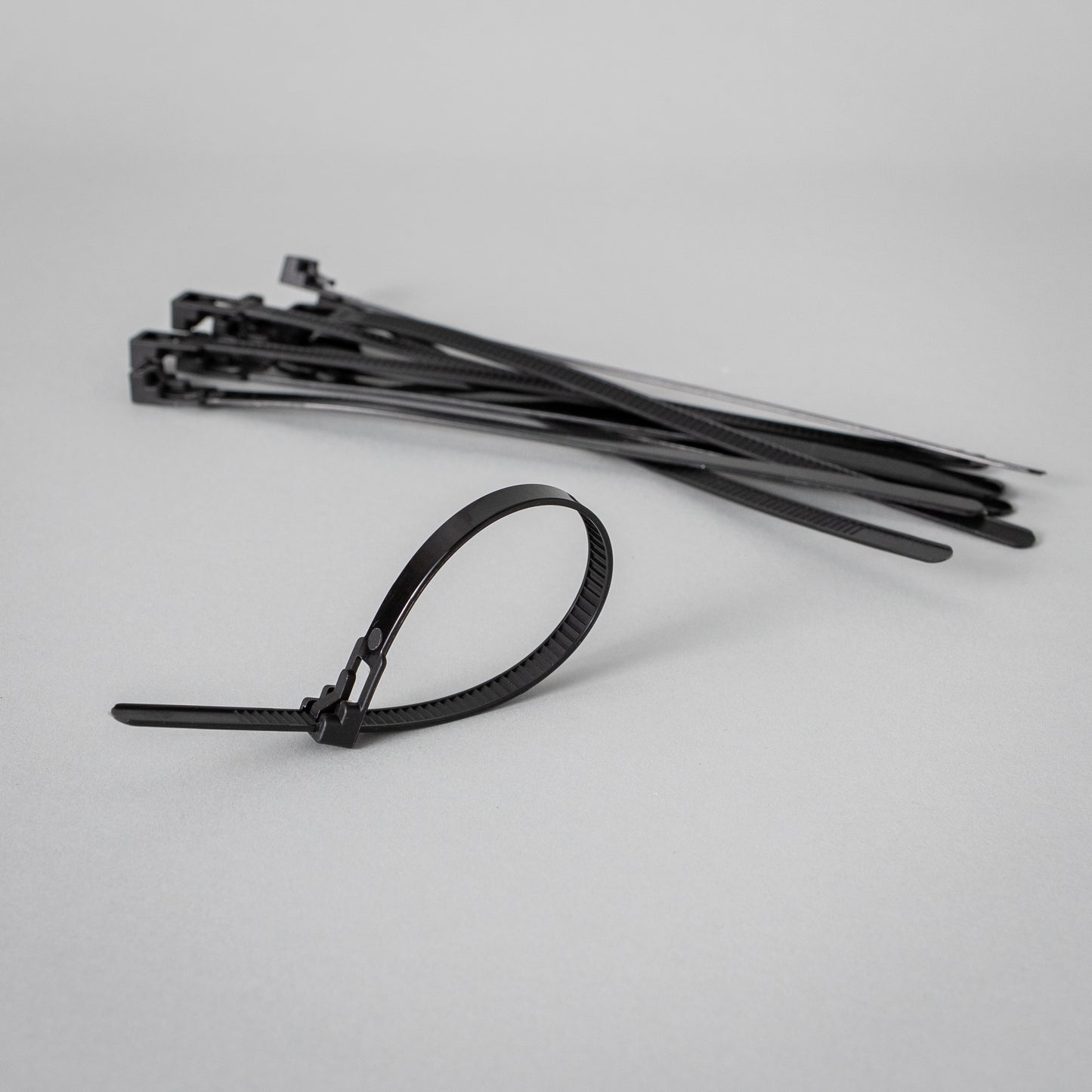 Wiederverschließbare Kabelbinder 200 × 7,4 mm – 10 Stück